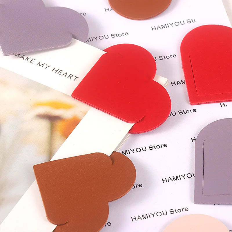Lot de 5 Marque-Pages Coeur en Cuir PU